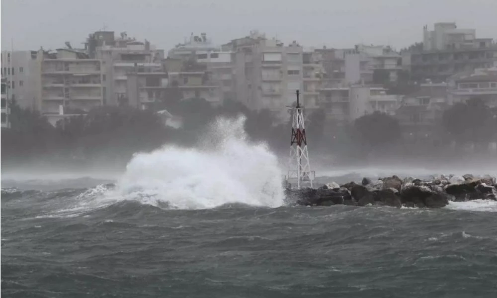 Καιρός σήμερα: Τοπικές βροχές και σποραδικές καταιγίδες – Βόρειοι άνεμοι 8 μποφόρ